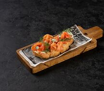 Брускетта с лососем