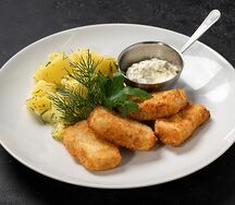 Треска, жаренная в панировке с отварным картофелем