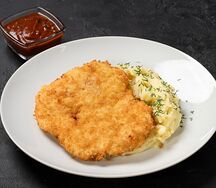 Куриный шницель с картофельным пюре 