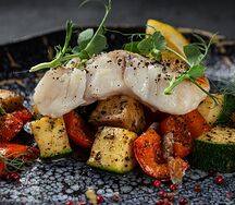 Филе судака с овощами гриль