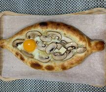 Хачапури по-аджарски с шампиньонами