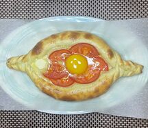 Хачапури по-аджарски с томатами