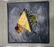 Наполеон с сезонными ягодами