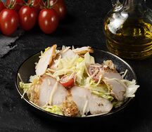 Салат Цезарь с курицей