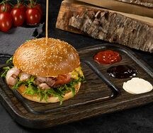 Бургер с беконом