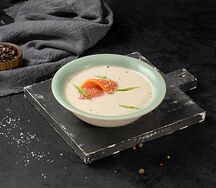 Горячий сливочный суп с лососем