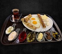 Турецкий завтрак с глазуньей