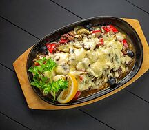 Баранина с грибами на сковородке