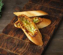 Брускетта белая с базиликом