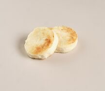 Сырники с ягодным соусом и сметаной