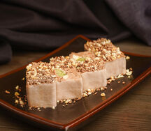 Шоколадный ролл с арахисом