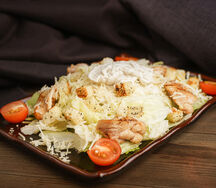 Салат Цезарь с курицей