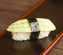 Суши с авокадо