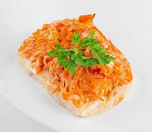 Минтай, запечённый с овощами
