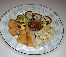 Рыбное ассорти с фирменным маслом