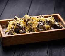 Гренки с сыром и чесночным соусом