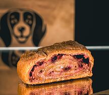 Штрудель с кремом и брусникой