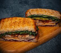 Сэндвич легкий с белым мясом и клюквой