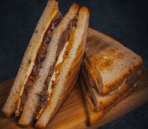 Сэндвич с тихоокеанским тунцом и кукурузой