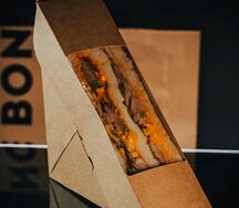 Сэндвич-бургер с пикантным соусом