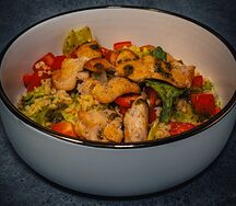 Диетический салат с булгуром и цыпленком