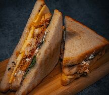 Сэндвич итальянский с курой и горчичным соусом