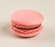 Макаронс клубничный