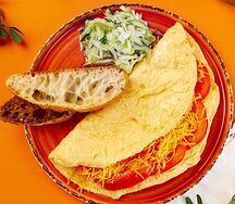 Омлет с сыром и томатами
