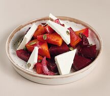 Салат из запеченных свеклы и тыквы с сыром фета