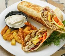 Шаверма в лаваше и морс