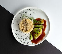 Жасминовый рис с пак-чой и тайским соусом