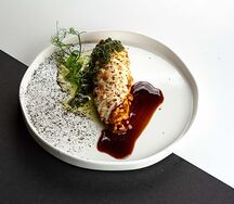 Запеченный батат с моцареллой и песто