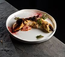 Омлет с лососем, грибами и моцареллой