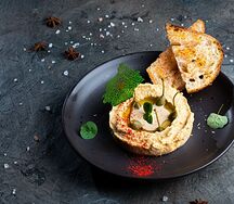 Хумус с каперсами и ореховым соусом