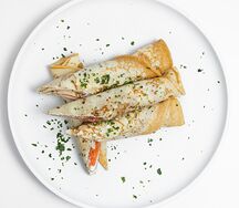 Блины с лососем и творожным кремом