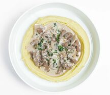 Бефстроганов с мраморной говядиной и пюре
