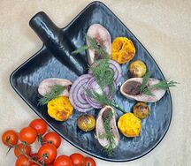 Сельдь с картофелем на мангале и луком