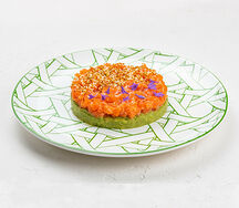 Тартар из лосося и авокадо