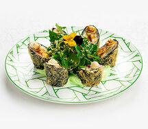 Жареный ролл с яблоком в тесте катаифи