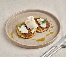 Оладьи из цукини с яйцом пашот