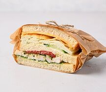 Сэндвич с курицей и песто