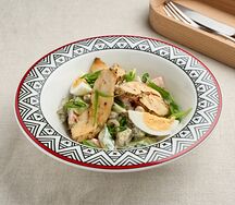 Мясной салат с грудинкой и корнишонами 