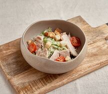 Салат Цезарь с курицей