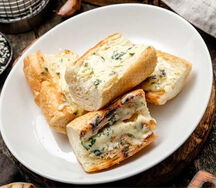 Багет с зеленым маслом