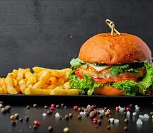 Бургер с пикантной курицей