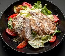 Салат Цезарь с курицей
