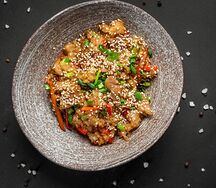 Курица в соусе Терияки с рисом и овощами