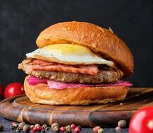 Бургер с маринованной капустой