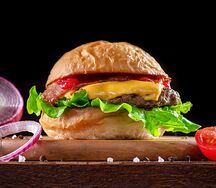 Бургер с клюквенным соусом