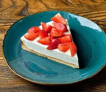 Пирог Сливочный с сезонными ягодами